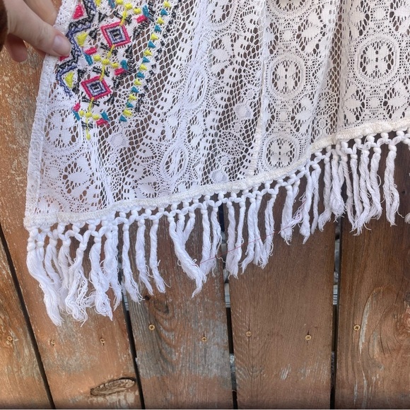 LOVE ON A HANGER Women’s White Colorful Knit Lacy Vest Fringe Western Size S/M - Picture 5 of 12
